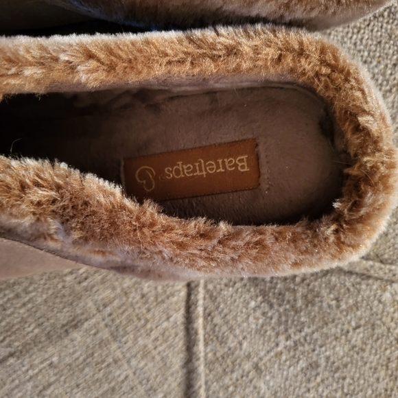 Size 9 1/2 NWT Baretraps Tan fur lined Mules - Picture 2 of 4